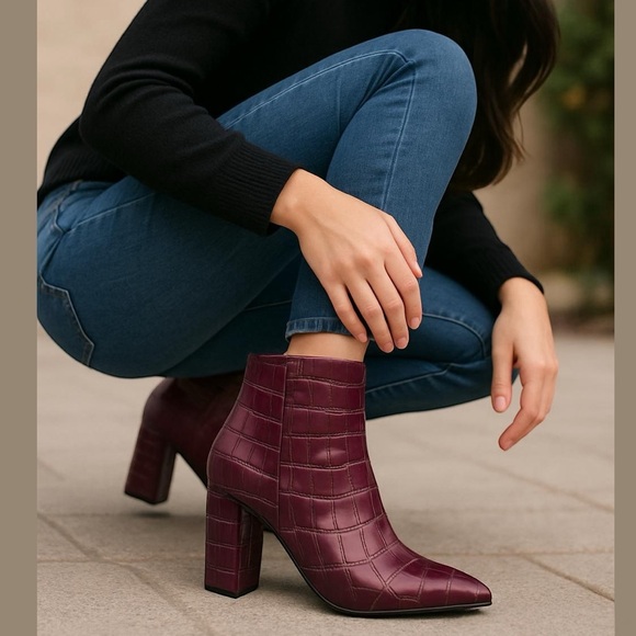 Marc Fisher Unno Embossed Croc Leather Plum Pointed Toe Ankle Boots Size 7.5 - Picture 1 of 10